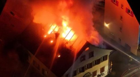 Illnau-Effretikon ZH: Feuer-Drama im Wohnhaus, Person verletzt