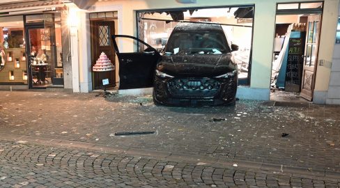 Sursee LU: Bub (15) kracht in Geschäft, Vater nach Unfall im Spital