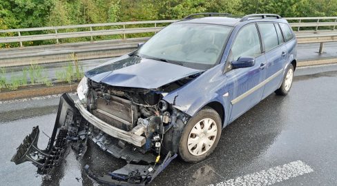 Ebikon LU: Auto prallt in Leitplanke, A14-Ausfahrt nach Unfall zu