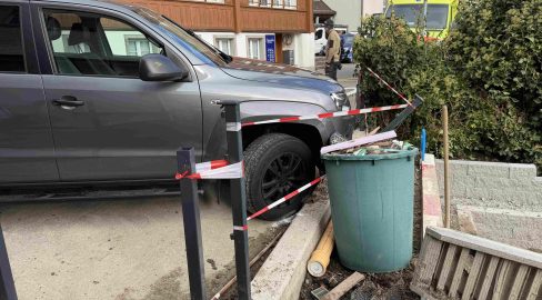 Schwellbrunn AR: Notfall am Steuer, Lenker (72) baut Unfall