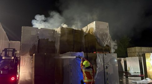 Flums SG: Steinwolle steht auf Industriegelände in Brand