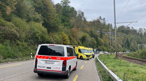 Liesberg BL: Opel (81) verursacht Unfall, sechs im Spital