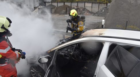 Maienfeld GR: Brand auf A13, Auto geht in Flammen auf