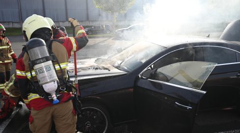 Haag SG: Auto gerät beim Haag-Center in Brand