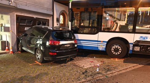 Altstätten SG: Bus kracht in Autos: 90'000 Fr. Schaden nach Unfall