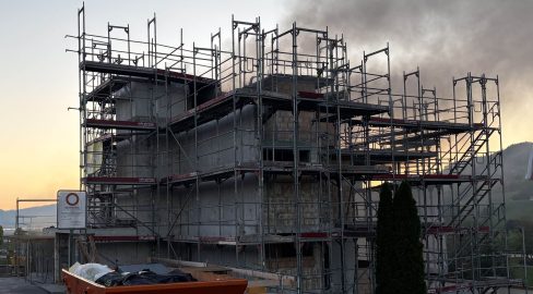 Wilen bei Wollerau SZ: Feuerwehr stoppt Brand auf Baustelle
