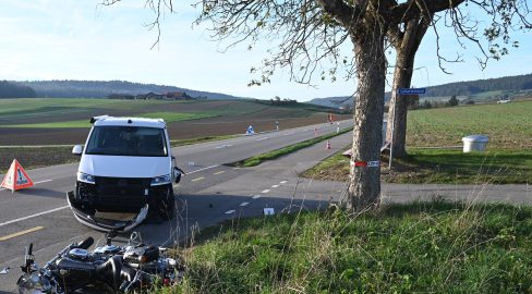 Bachs ZH: Töff-Lenker (74) bei Unfall schwer verletzt