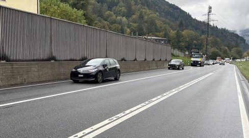 Schiers GR: Weisser BMW flüchtet nach Unfall, Polizei sucht Zeugen