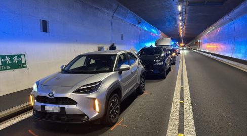 Roveredo GR: Unfall im Tunnel auf A13, Kind im Spital