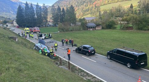 Weissenbach BE: 4 Autos krachen zusammen, 5 Verletzte bei Unfall