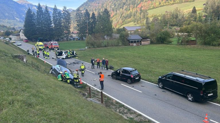 Weissenbach BE: 4 Autos krachen zusammen, 5 Verletzte bei Unfall