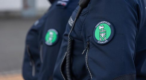 Rapperswil-Jona SG: Räuber bedroht Verkäuferin mit Baseballschläger