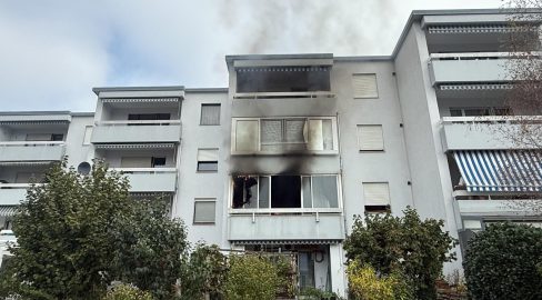 Aarau AG: Brand-Drama um Familie, Polizei bricht Türen auf