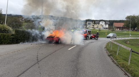 Eichberg SG: Auto fängt während der Fahrt Feuer