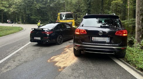 Glashütten AG: Mercedes AMG (22) baut Unfall in Kurve