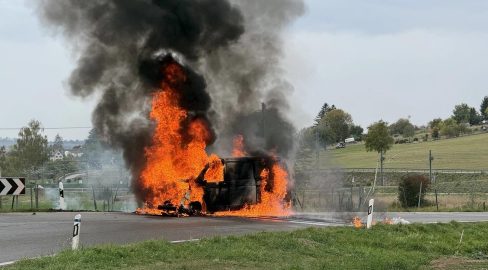 Neunkirch SH: Töff (20) gerät nach Unfall in Brand