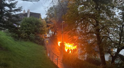 Frenkendorf BL: Brand zerstört Auto in Carport