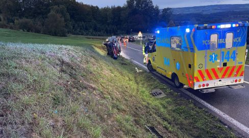 Zufikon AG: Toyota Yaris überschlägt sich bei Unfall