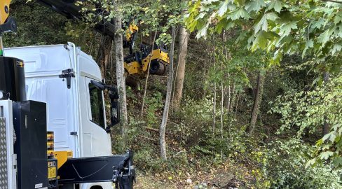 Mühlehorn GL: Walze stürzt Abhang hinab, Mann nach Unfall im Spital