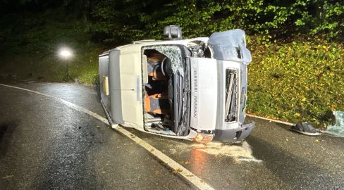 Gänsbrunnen SO: Camper kippt bei Unfall, Lenker schwer verletzt