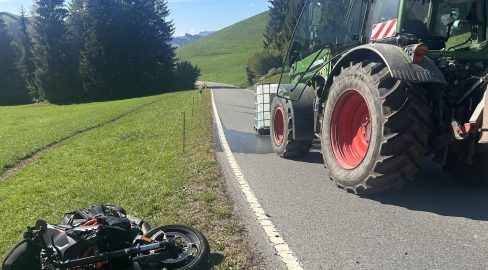 Schwellbrunn AR: Töff-Lenker (70) nach Unfall mit Tank im Spital