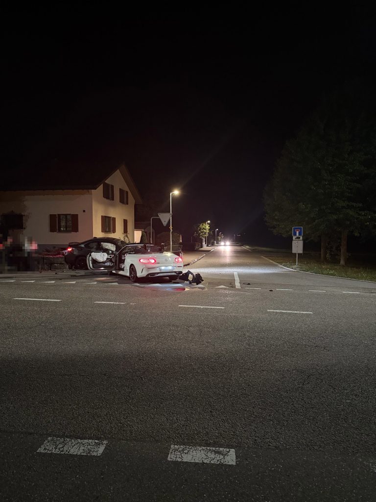 Möhlin AG: Betrunkene BMW-Lenkerin baut Unfall, Frau (62) im Spital