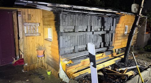 Seewen SZ: Brand auf Campingplatz, Wohnwagen brennt